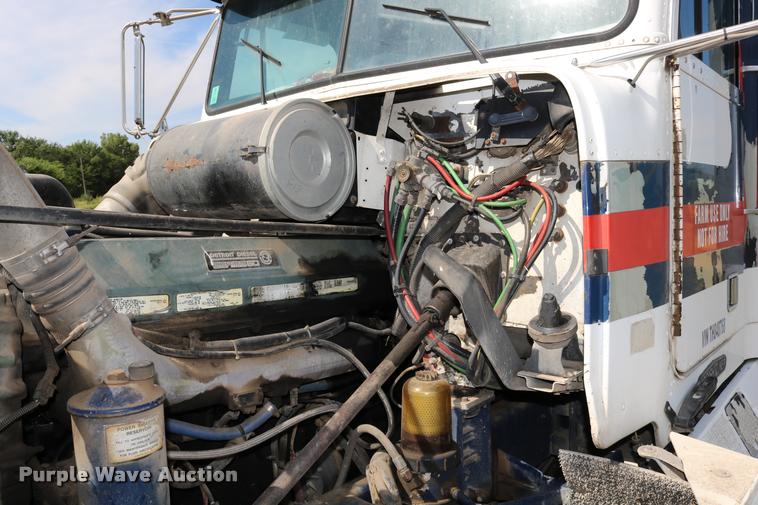 image for item DB9290 1996 Freightliner FLD semi truck