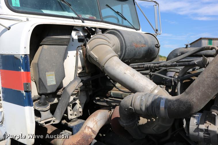 image for item DB9290 1996 Freightliner FLD semi truck