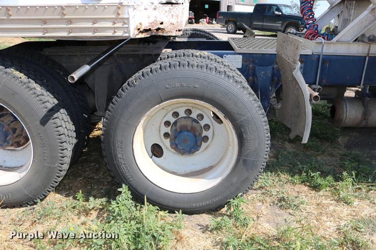 image for item DB9290 1996 Freightliner FLD semi truck