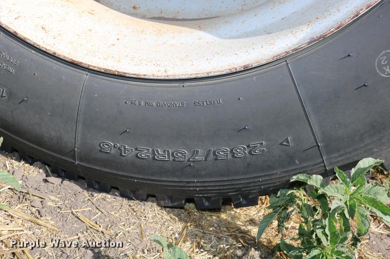 image for item DB9290 1996 Freightliner FLD semi truck