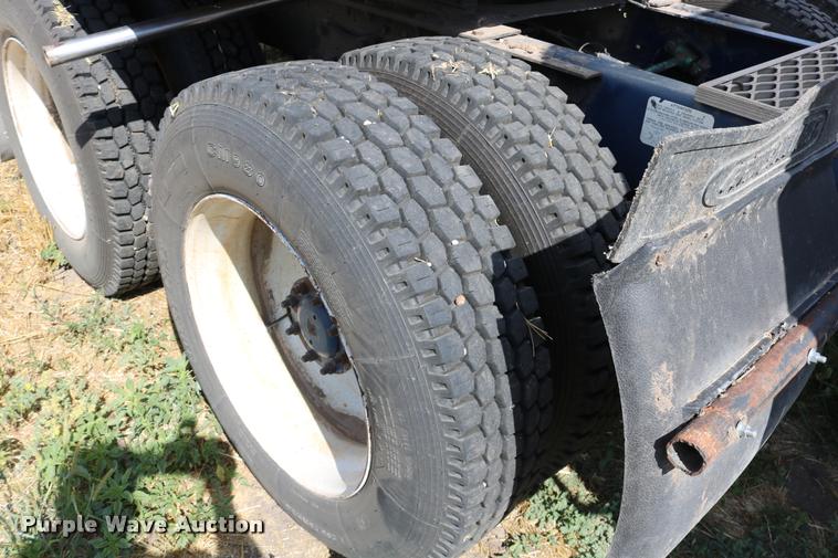 image for item DB9290 1996 Freightliner FLD semi truck