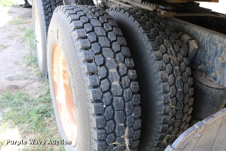 image for item DB9290 1996 Freightliner FLD semi truck