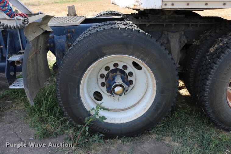 image for item DB9290 1996 Freightliner FLD semi truck