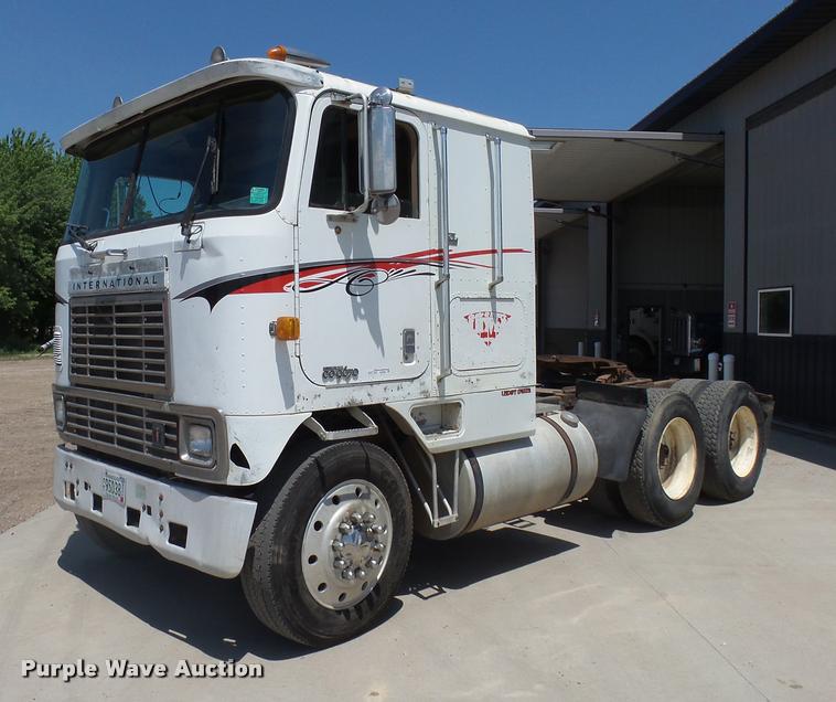image for item DH9666 1983 International CO-9670 semi truck