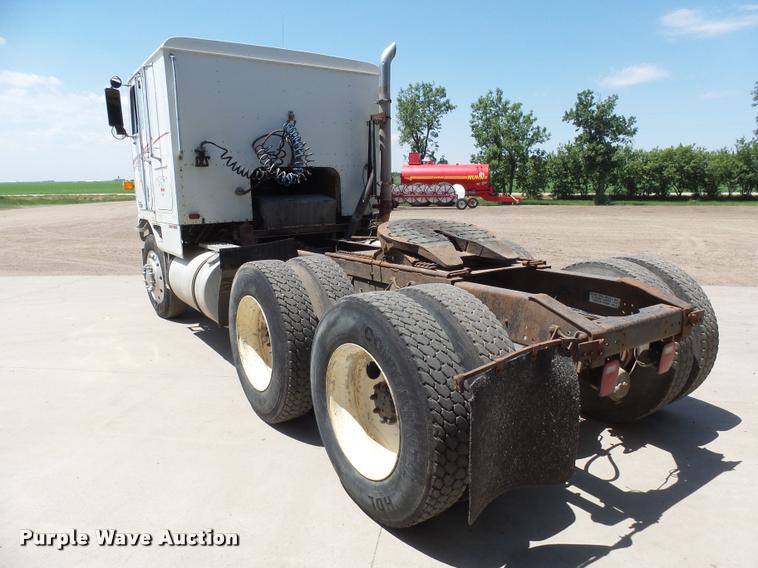 image for item DH9666 1983 International CO-9670 semi truck