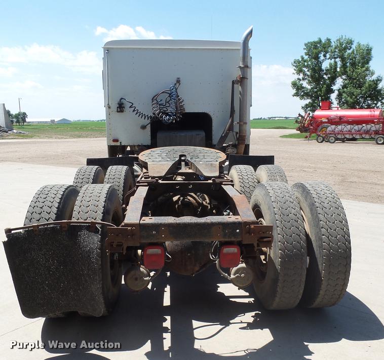 image for item DH9666 1983 International CO-9670 semi truck