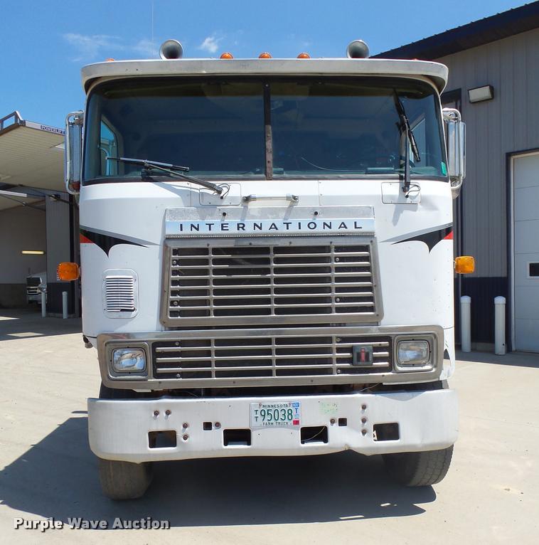 image for item DH9666 1983 International CO-9670 semi truck