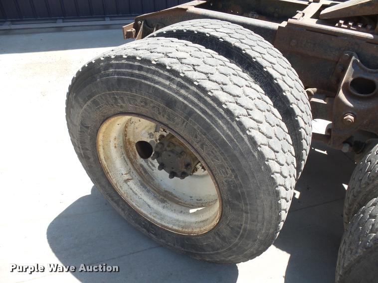 image for item DH9666 1983 International CO-9670 semi truck