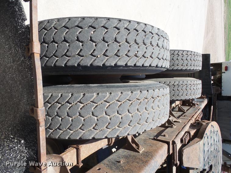 image for item DH9666 1983 International CO-9670 semi truck