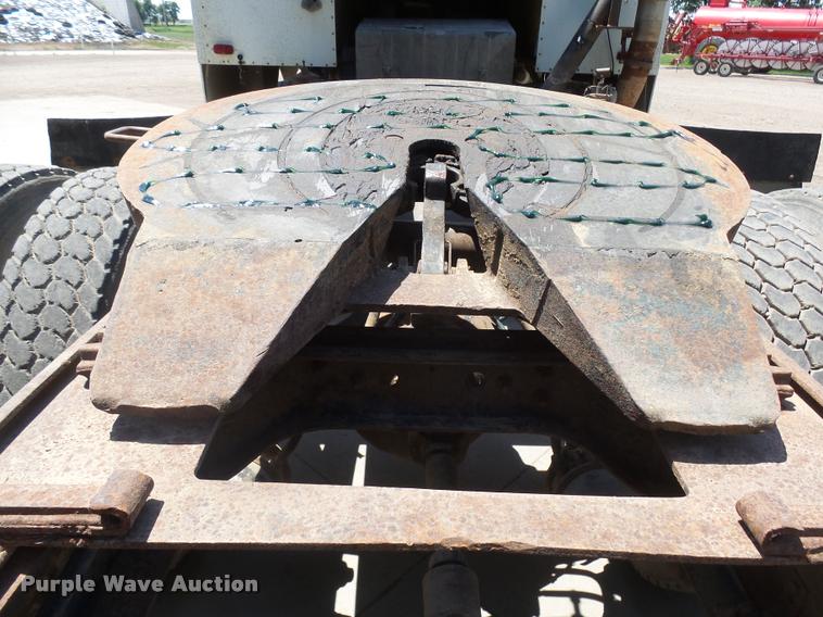 image for item DH9666 1983 International CO-9670 semi truck