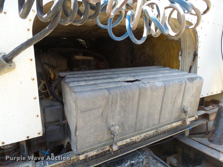 image for item DH9666 1983 International CO-9670 semi truck