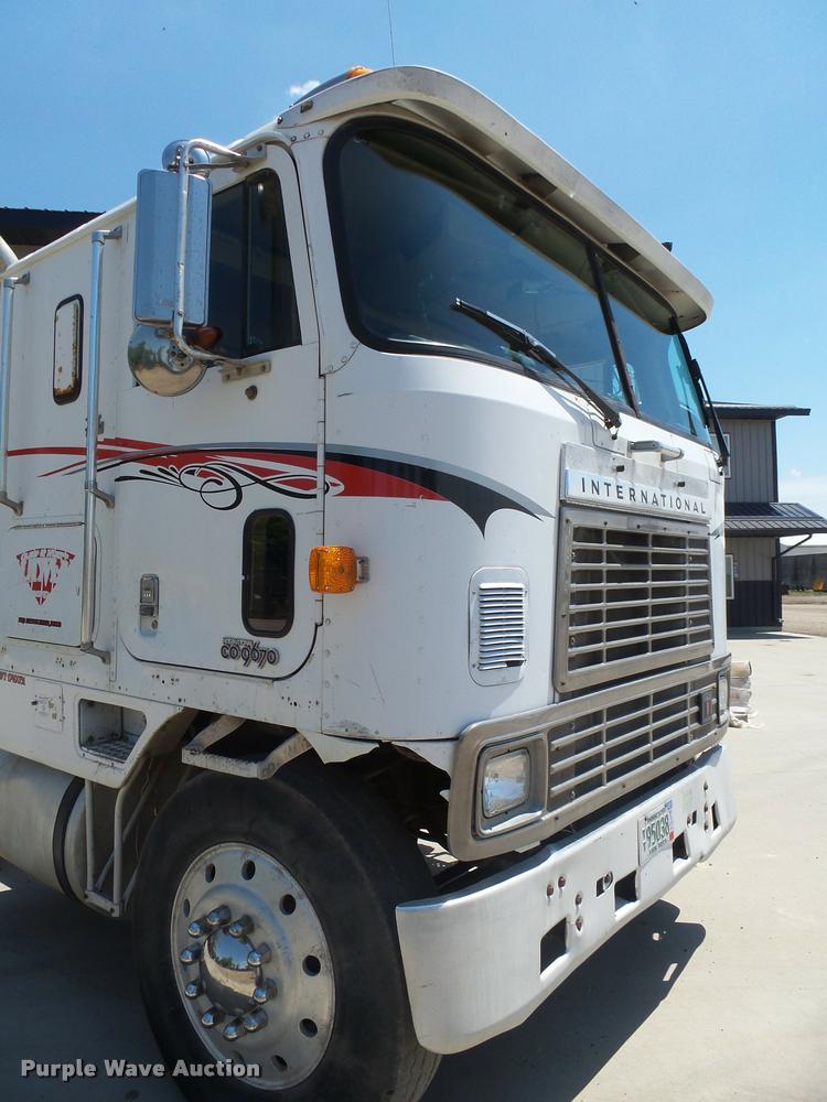 image for item DH9666 1983 International CO-9670 semi truck