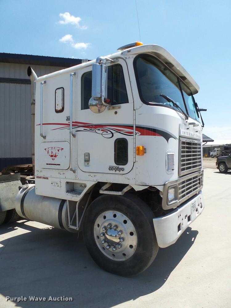 image for item DH9666 1983 International CO-9670 semi truck