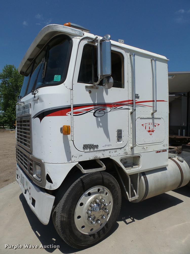 image for item DH9666 1983 International CO-9670 semi truck