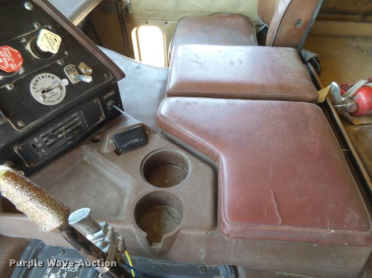 image for item DH9666 1983 International CO-9670 semi truck