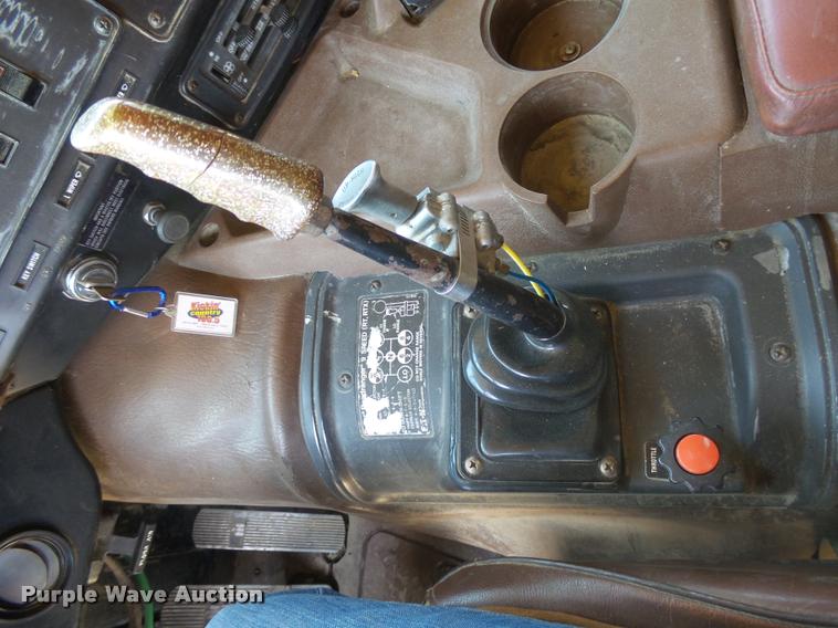 image for item DH9666 1983 International CO-9670 semi truck