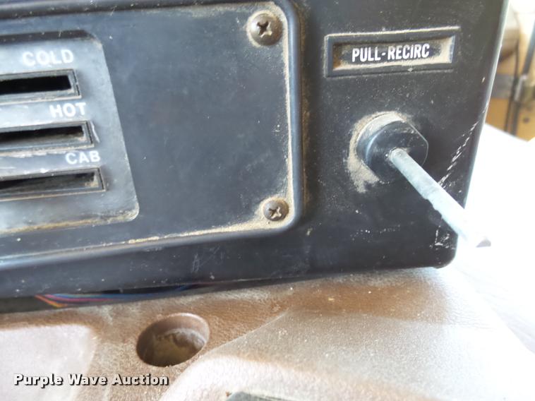 image for item DH9666 1983 International CO-9670 semi truck