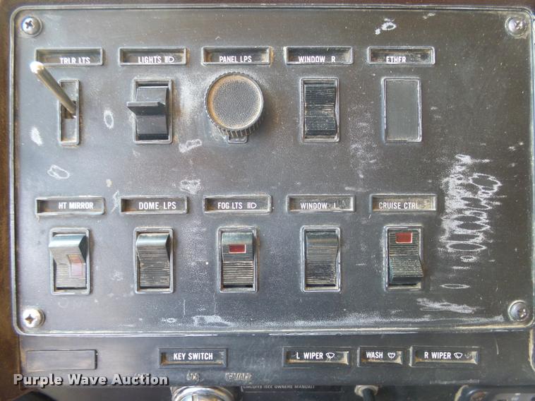 image for item DH9666 1983 International CO-9670 semi truck