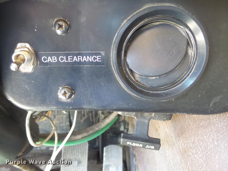 image for item DH9666 1983 International CO-9670 semi truck