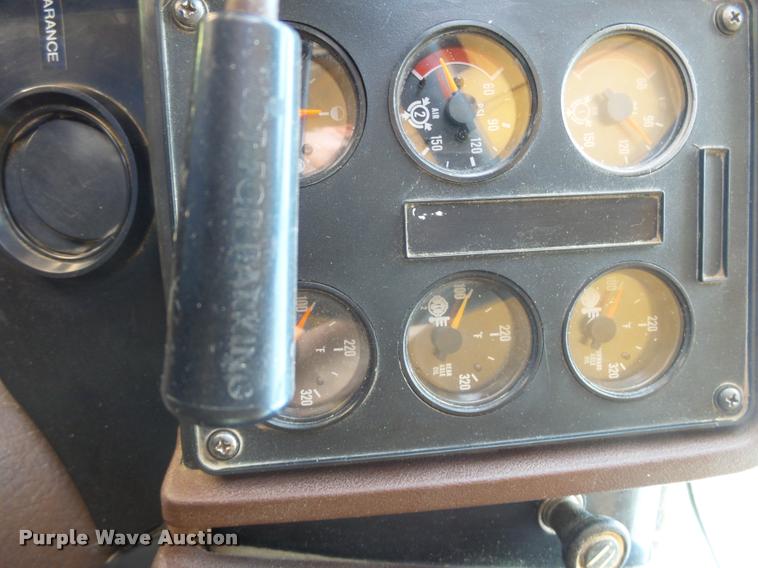 image for item DH9666 1983 International CO-9670 semi truck