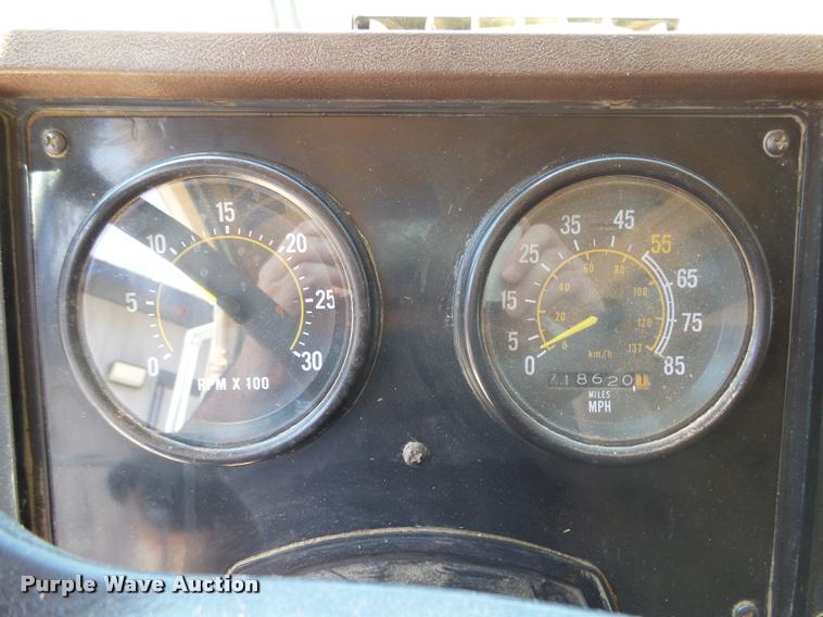 image for item DH9666 1983 International CO-9670 semi truck