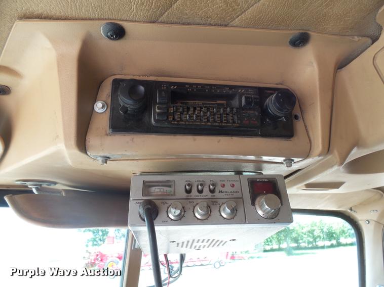 image for item DH9666 1983 International CO-9670 semi truck