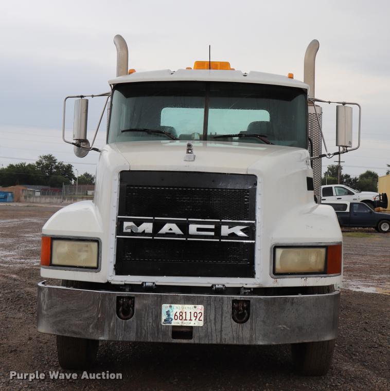 image for item DK9534 1999 Mack CH613 semi truck