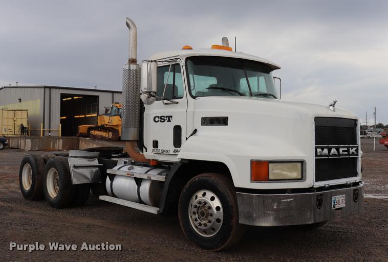 image for item DK9534 1999 Mack CH613 semi truck