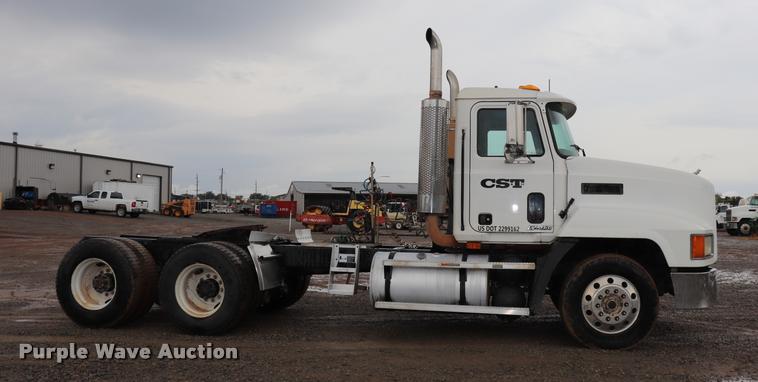 image for item DK9534 1999 Mack CH613 semi truck