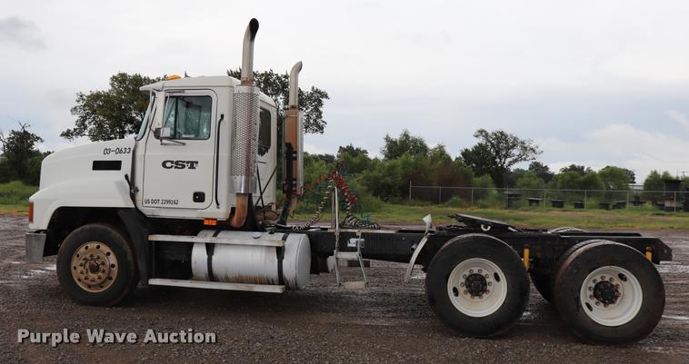 image for item DK9534 1999 Mack CH613 semi truck