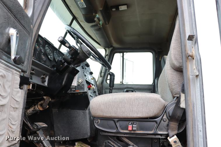 image for item DK9534 1999 Mack CH613 semi truck