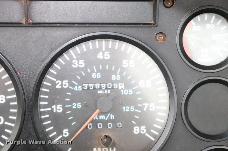 image for item DK9534 1999 Mack CH613 semi truck