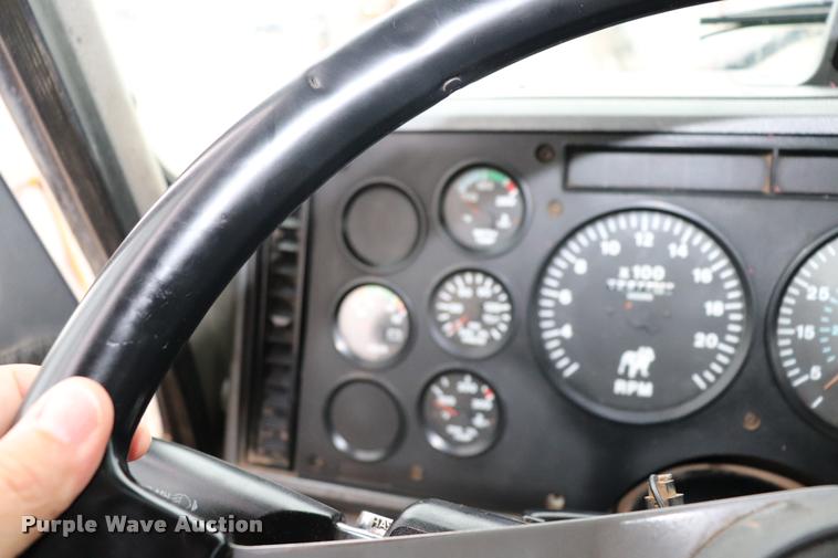 image for item DK9534 1999 Mack CH613 semi truck