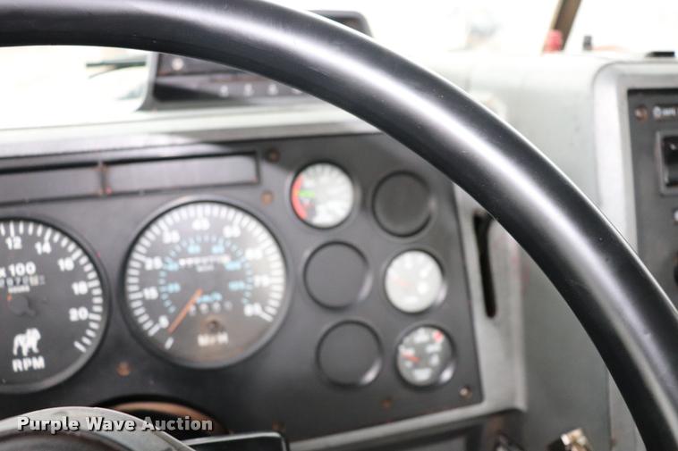 image for item DK9534 1999 Mack CH613 semi truck