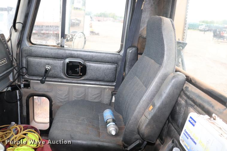 image for item DK9534 1999 Mack CH613 semi truck