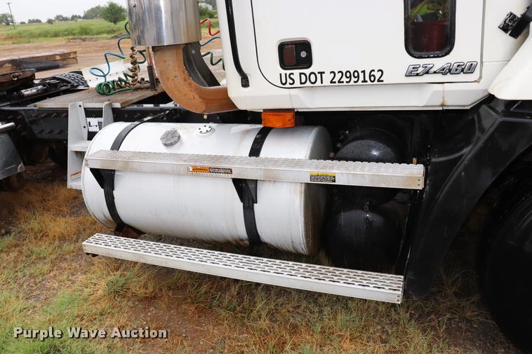 image for item DK9534 1999 Mack CH613 semi truck