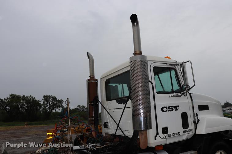 image for item DK9534 1999 Mack CH613 semi truck