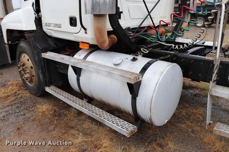 image for item DK9534 1999 Mack CH613 semi truck