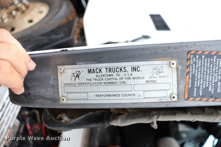 image for item DK9534 1999 Mack CH613 semi truck