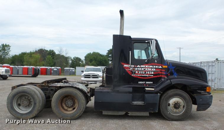 image for item K6463 1990 International 8300 semi truck