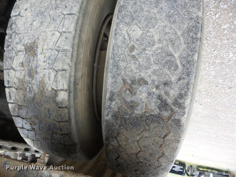 image for item K6463 1990 International 8300 semi truck