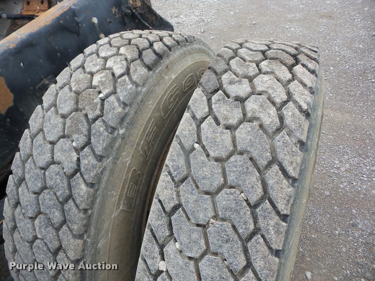 image for item K6463 1990 International 8300 semi truck