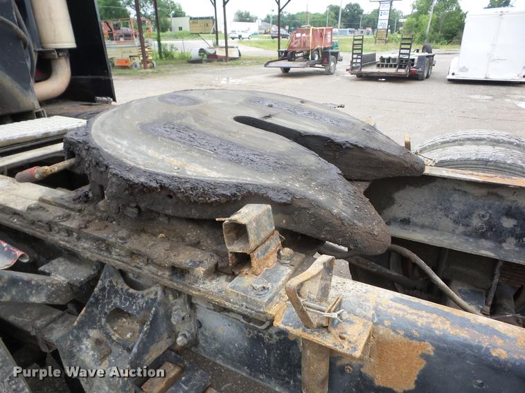 image for item K6463 1990 International 8300 semi truck