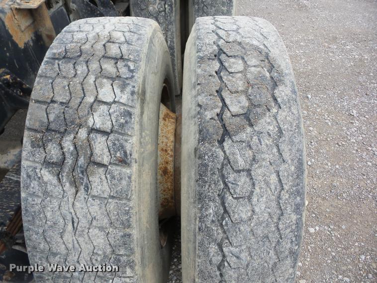 image for item K6463 1990 International 8300 semi truck