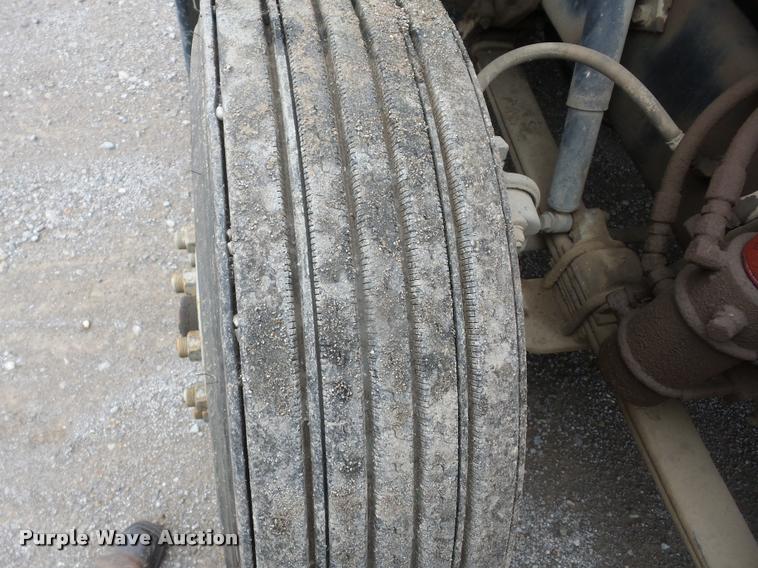 image for item K6463 1990 International 8300 semi truck