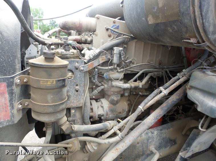 image for item K6463 1990 International 8300 semi truck