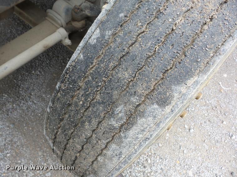 image for item K6463 1990 International 8300 semi truck