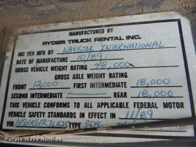 image for item K6463 1990 International 8300 semi truck