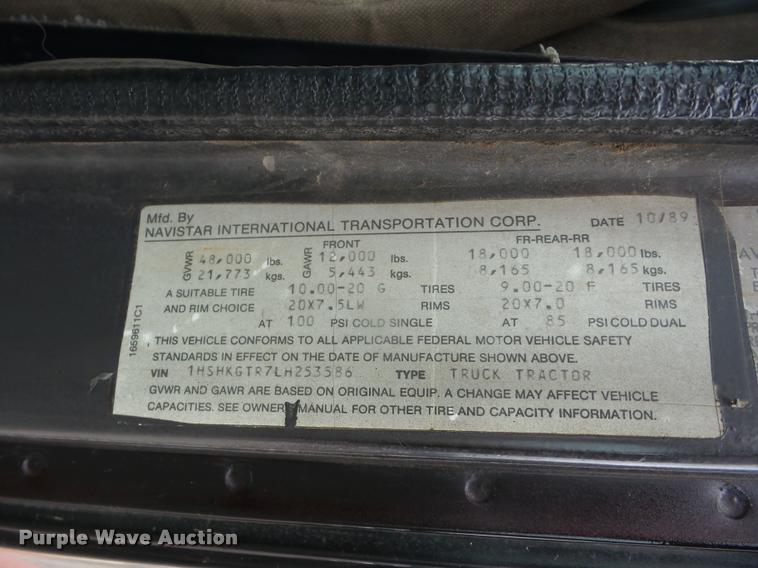 image for item K6463 1990 International 8300 semi truck