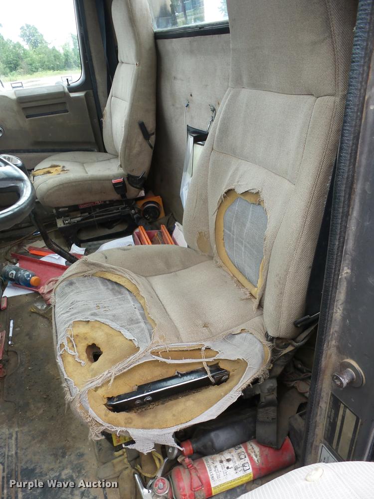 image for item K6463 1990 International 8300 semi truck